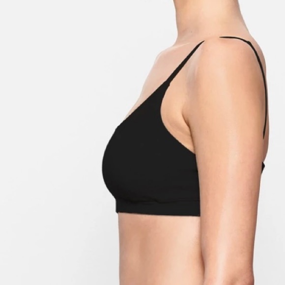 SKIMS Fits Everybody Scoop Neck Bralette - Picture 3 of 13